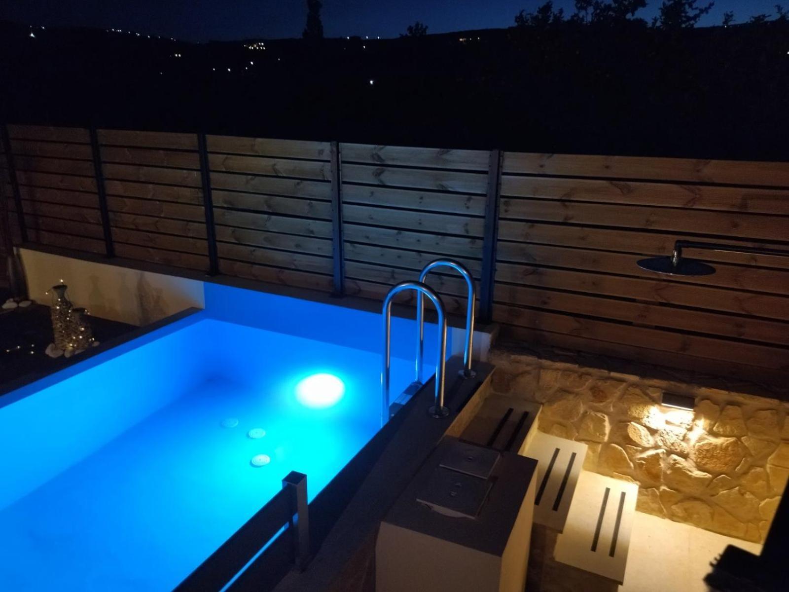 Kamara With Private Pool